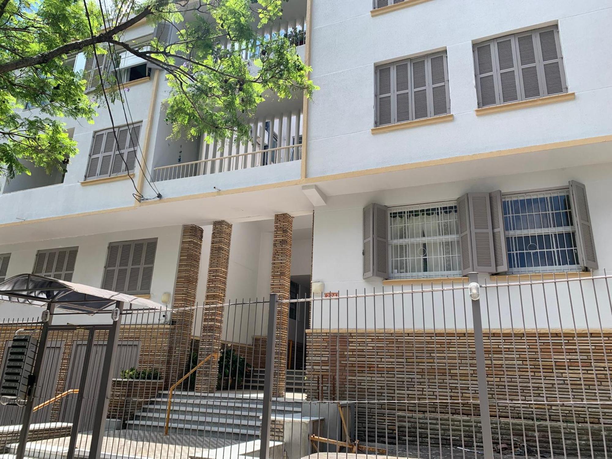 Apto Aconchegante Com 3 Bem Localizado * Porto Alegre